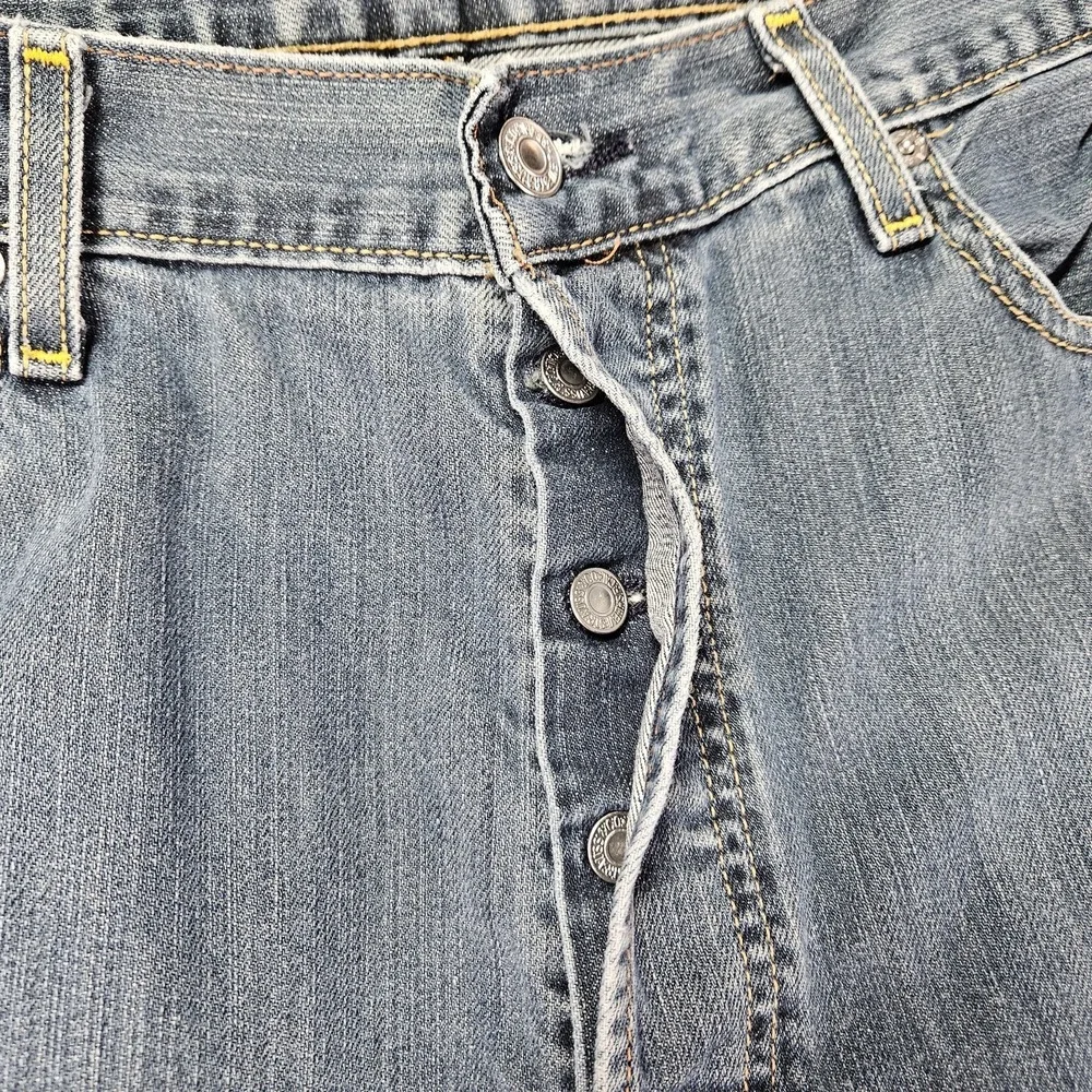 Levi's 501 Original Fit Jeans Men's 34x31 Button Fly Vintage 2005 USA Blue